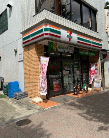 コンビニ　セブンイレブン新宿市谷田町2丁目店（コンビニ）まで195m