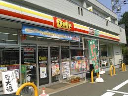 コンビニ　デイリーヤマザキ 松庵3丁目店（コンビニ）まで523m