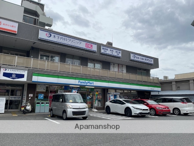 コンビニ　ファミリーマート（コンビニ）まで1135m
