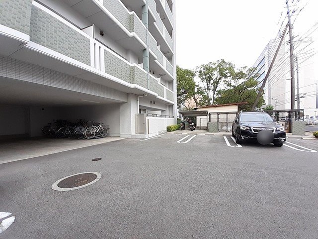 駐車場　駐車場があるので、車を買う予定の方も安心です