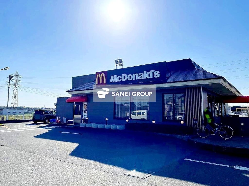 飲食店　マクドナルド所沢狭山街道入曽店（飲食店）まで90m