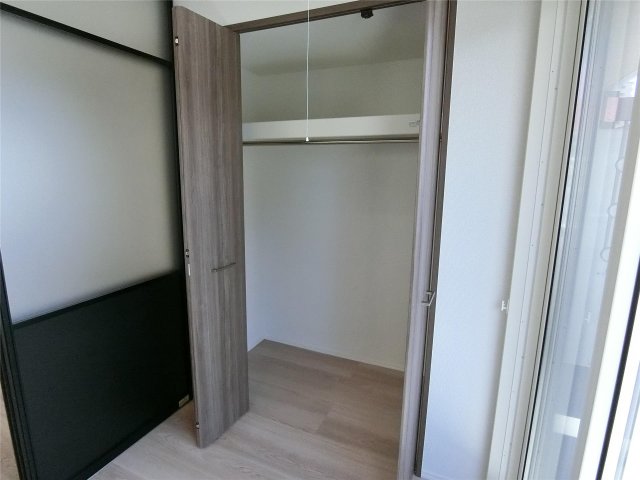 収納　お洋服をかけて収納できるクローゼット♪奥行きあります！（同仕