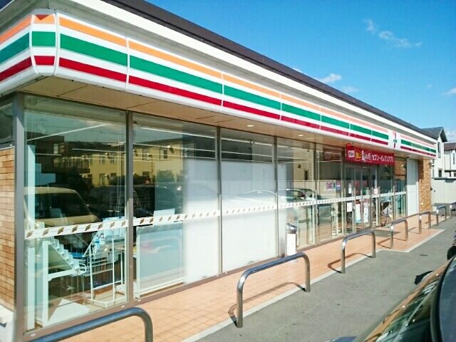 コンビニ　セブンイレブン  小信新田前店（コンビニ）まで160m