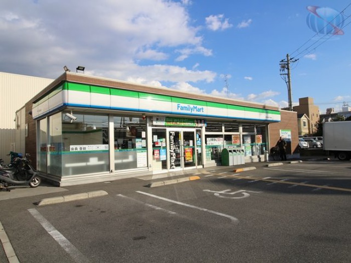 コンビニ　ファミリーマート東大阪森河内東店（コンビニ）まで689m