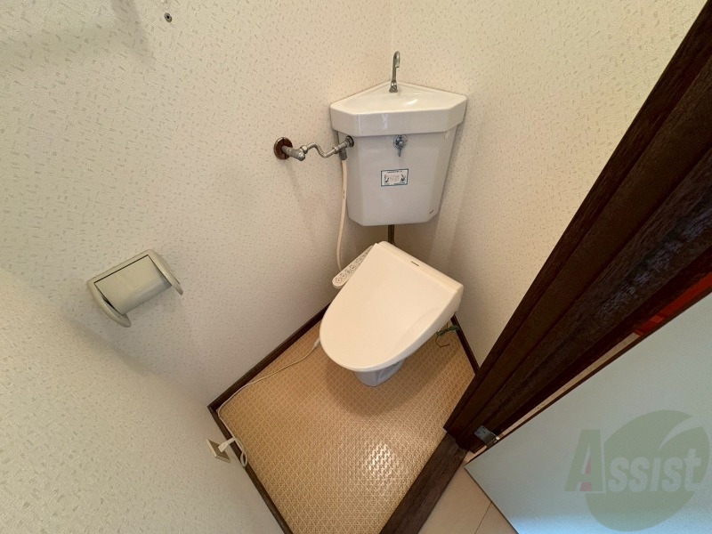 トイレ　こちらはトイレです。清潔感があり、安心して使用できます。