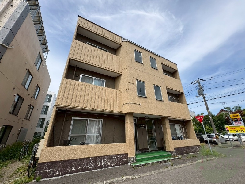 建物外観　札幌市北区麻生町「メイゾン・ド・モンブラン麻生」