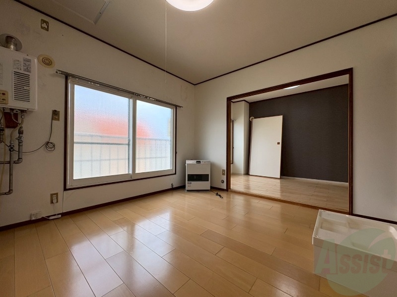 居室・リビング　広くてキレイなお部屋が広がっていて、充実した生活が送れそう。
