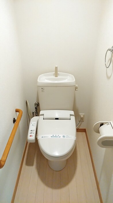 トイレ　温水洗浄付きのトイレです◇
