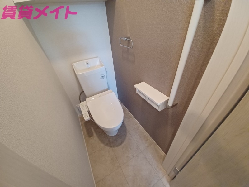 トイレ　同型参考写真