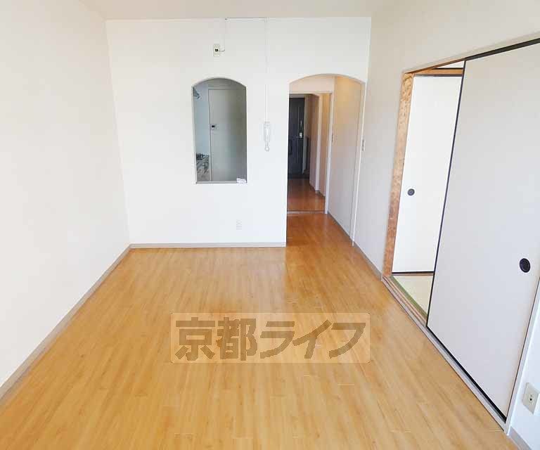 居室・リビング　４０７号室写真です