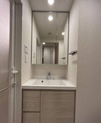 洗面設備　写真は同タイプ住居です。