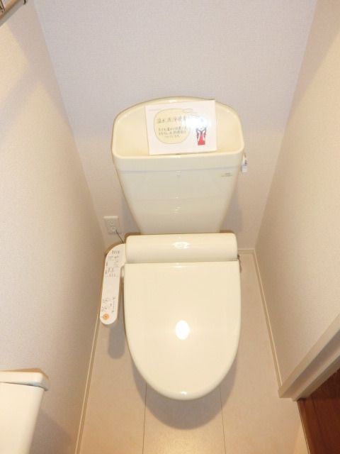 トイレ　ウォシュレット完備で快適です