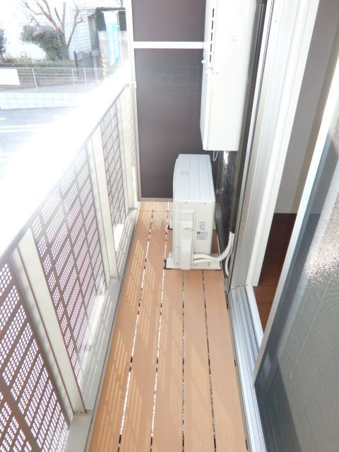 バルコニー　木目調のオシャレなバルコニーです