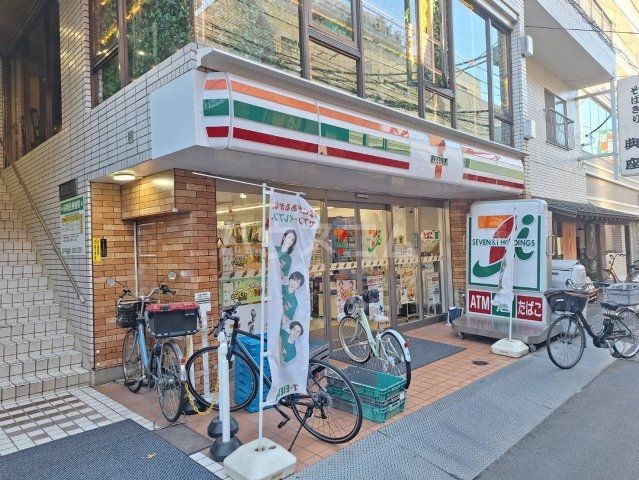 コンビニ　セブンイレブン　千歳烏山駅南店（コンビニ）まで573m