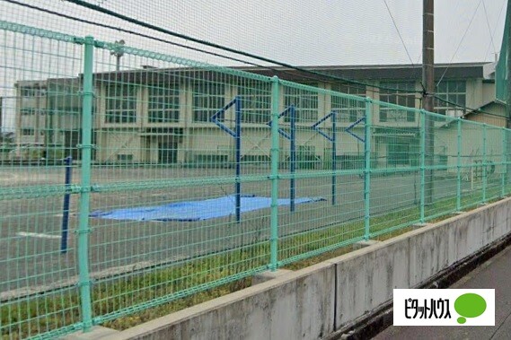 中学校　富士宮市立富士宮第四中学校（中学校）まで941m