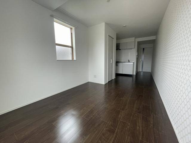 居室・リビング　白色ベースのお部屋です。