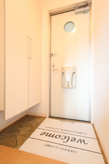 ヴィラージュ A棟の玄関写真