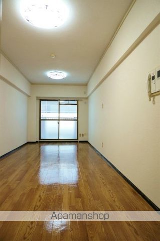 東峰マンション博多駅東の居間写真