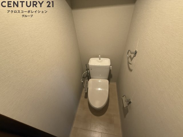 トイレ　温水洗浄便座付きのトイレです♪