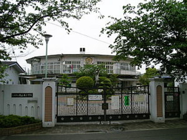 小学校　八尾市立南山本小学校（小学校）まで167m