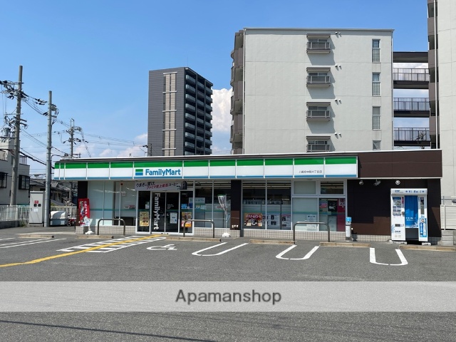 コンビニ　ファミリーマート八尾安中町六丁目店（コンビニ）まで393m
