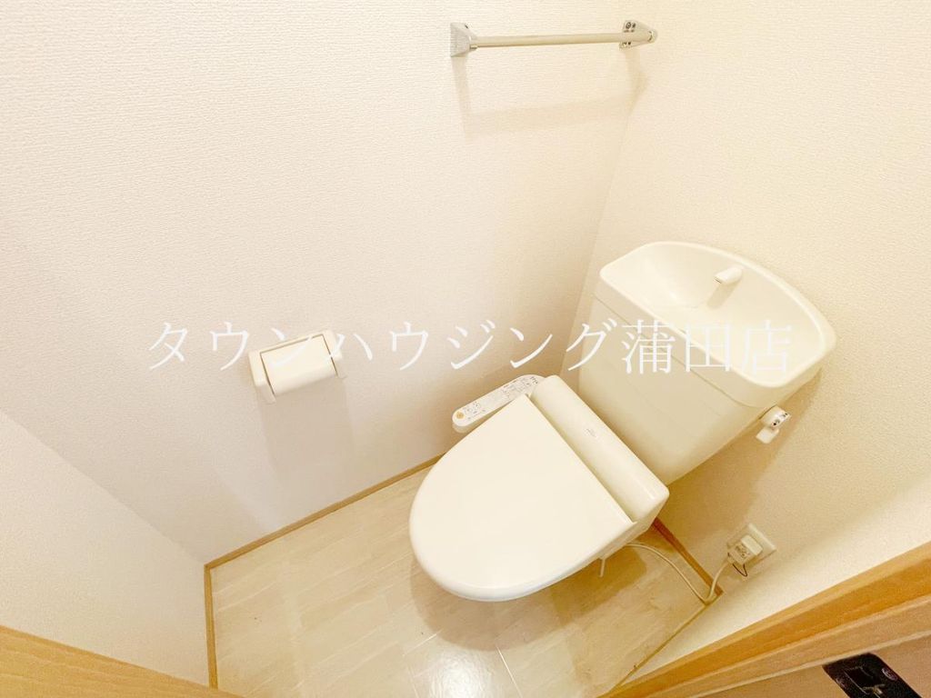 トイレ　★上部棚付き★洗浄機能付き便座★