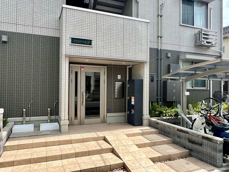 エントランス　エントランスは安全配慮のオートロック付きです