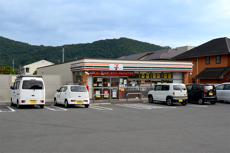 コンビニ　セブンイレブン甲府大手1丁目店（コンビニ）まで1063m