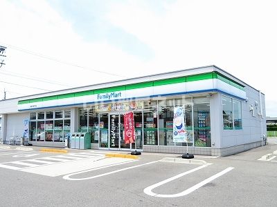 コンビニ　ファミリーマート川内町平石店（コンビニ）まで2367m