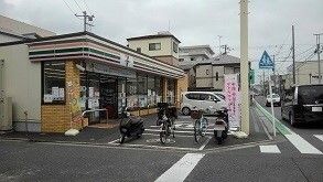 コンビニ　セブンイレブン横浜丸山町店（コンビニ）まで495m