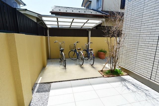 その他共有部分　★屋根つきの駐輪スペースです★