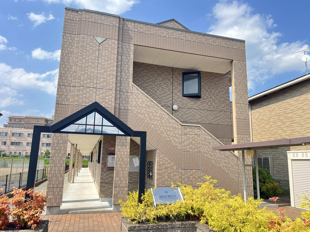 建物外観　重量鉄骨造で安心の構造です☆