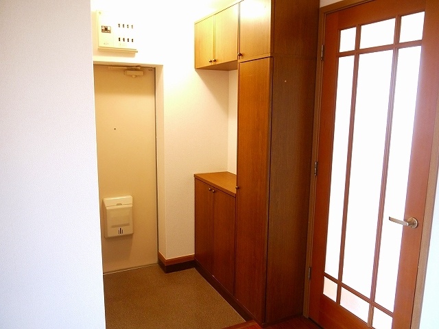 玄関　収納もある玄関です