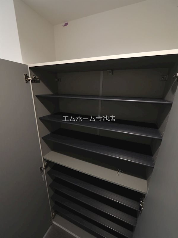 玄関　玄関　シューズボックス付　同仕様写真