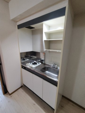 キッチン　お手入れのしやすいコンパクトなシステムキッチンです。