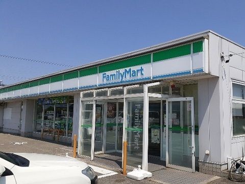 コンビニ　ファミリーマート富山羽根店（コンビニ）まで850m