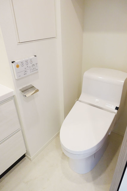 トイレ　※写真は同タイプ住戸です。