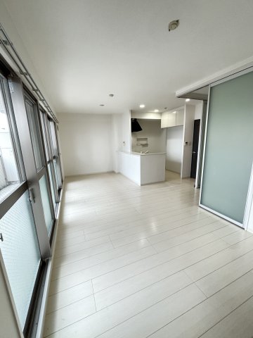 ＪＲおおさか東線 ＪＲ淡路駅 徒歩16分 6階建 築17年の居間写真