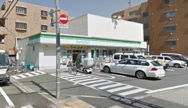 コンビニ　ファミリーマート 世田谷二丁目店（コンビニ）まで381m