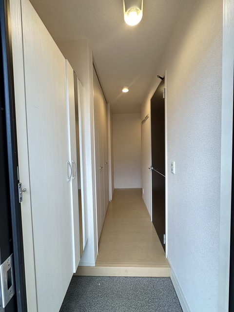 玄関　★同建物別号室の参考写真です★