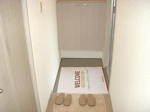 玄関　下駄箱つき
