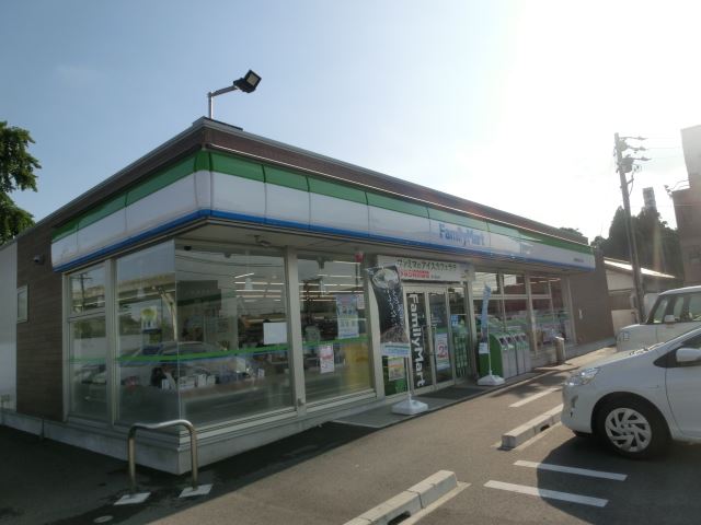 コンビニ　ファミリーマート（コンビニ）まで910m