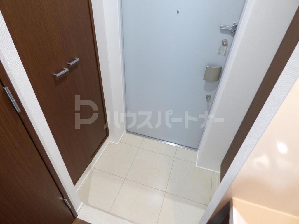 ライジングプレイス綾瀬の玄関写真