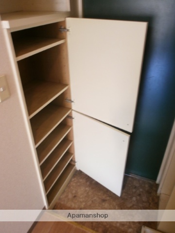 ＪＲ南武線 武蔵新城駅 徒歩9分 6階建 築38年の玄関写真