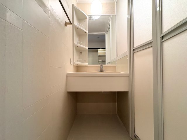 洗面設備　独立洗面台あり！