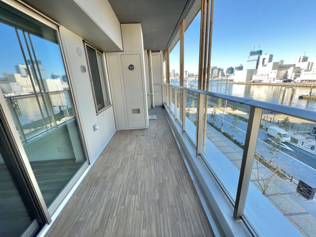 バルコニー　陽当たり良好なバルコニーです※別部屋参考写真