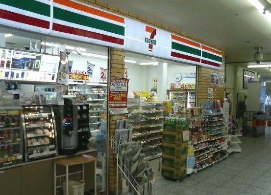 コンビニ　セブンイレブン京成ST三咲店（コンビニ）まで241m