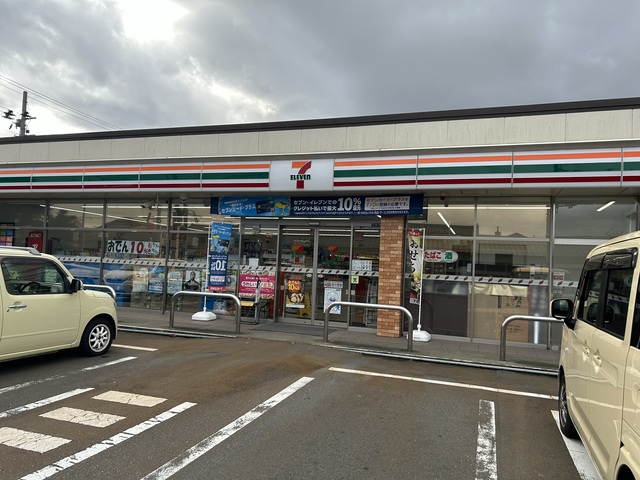 コンビニ　セブンイレブン三条北三条駅入口店（コンビニ）まで331m