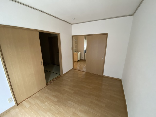 居室・リビング　明るいお部屋でゆったりできますね