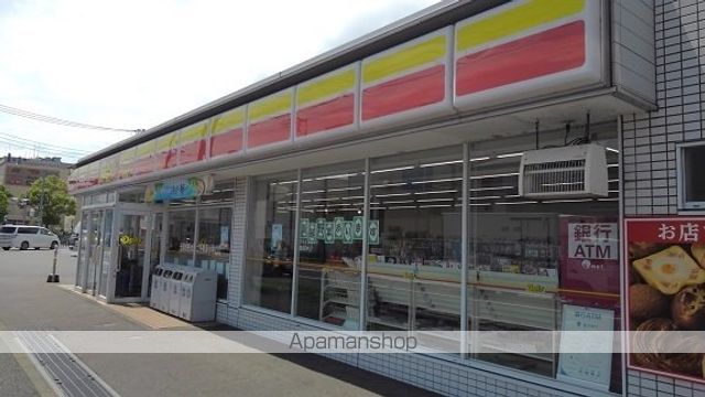コンビニ　デイリーヤマザキ（コンビニ）まで700m